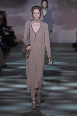 model yürür pist marc jacobs