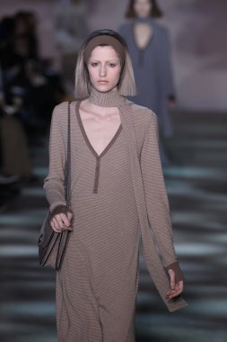 model yürür pist marc jacobs