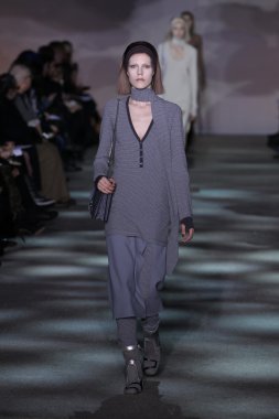 model yürür pist marc jacobs