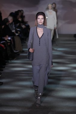 model yürür pist marc jacobs