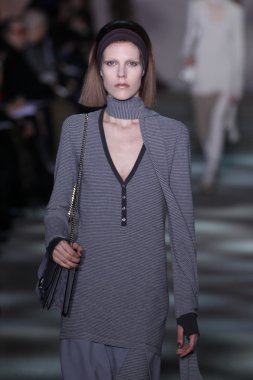 model yürür pist marc jacobs