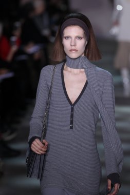 model yürür pist marc jacobs