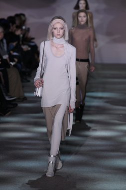 model yürür pist marc jacobs