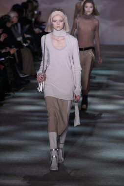 model yürür pist marc jacobs