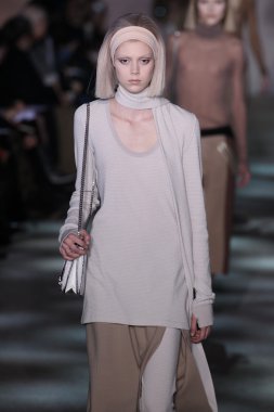 model yürür pist marc jacobs