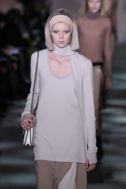 model yürür pist marc jacobs