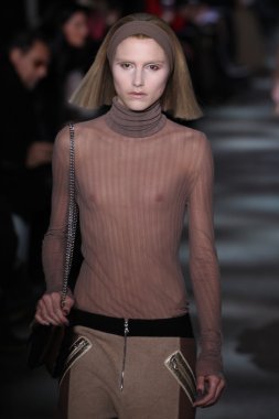 model yürür pist marc jacobs