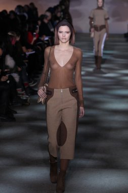 model yürür pist marc jacobs