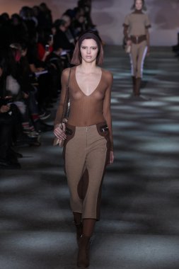 model yürür pist marc jacobs