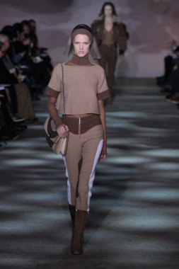 model yürür pist marc jacobs