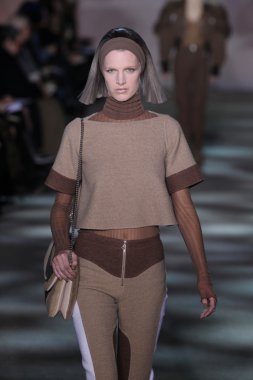 model yürür pist marc jacobs