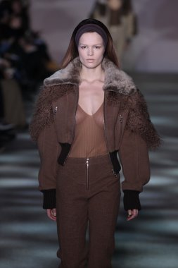 model yürür pist marc jacobs