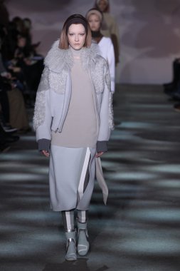 model yürür pist marc jacobs