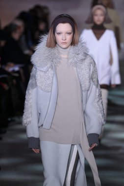 model yürür pist marc jacobs