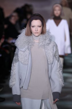 model yürür pist marc jacobs