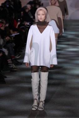 model yürür pist marc jacobs