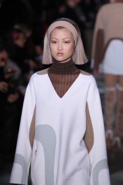 model yürür pist marc jacobs