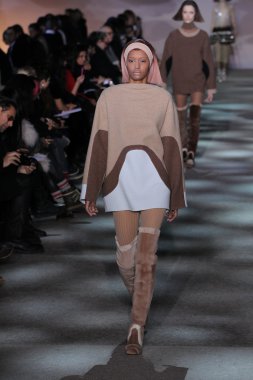 model yürür pist marc jacobs