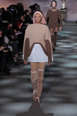 model yürür pist marc jacobs