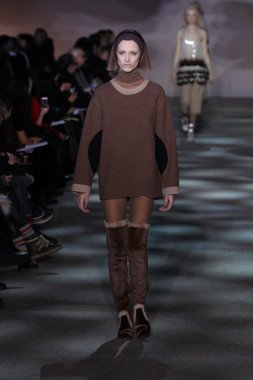 model yürür pist marc jacobs