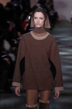 model yürür pist marc jacobs