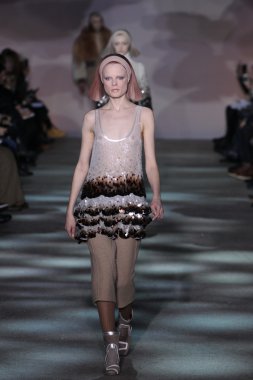 model yürür pist marc jacobs