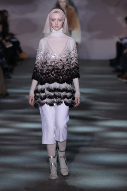 model yürür pist marc jacobs