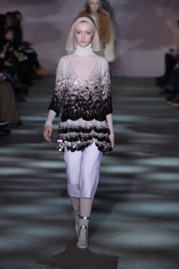 model yürür pist marc jacobs