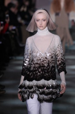 model yürür pist marc jacobs