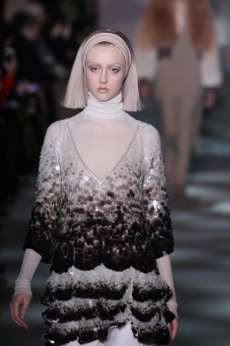 model yürür pist marc jacobs