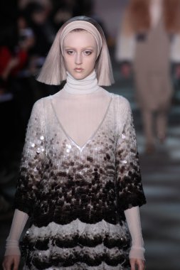 model yürür pist marc jacobs