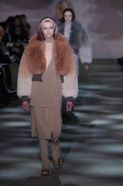 model yürür pist marc jacobs