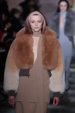 model yürür pist marc jacobs