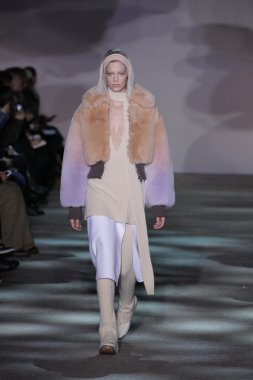 model yürür pist marc jacobs