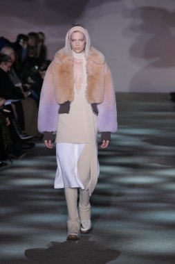 model yürür pist marc jacobs