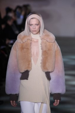 model yürür pist marc jacobs