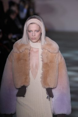 model yürür pist marc jacobs