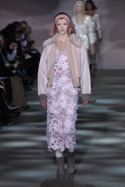 model yürür pist marc jacobs