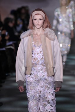 model yürür pist marc jacobs