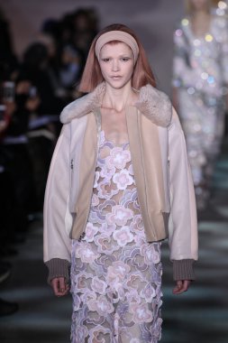 model yürür pist marc jacobs