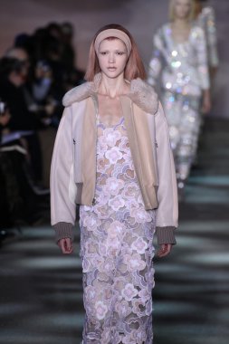 model yürür pist marc jacobs