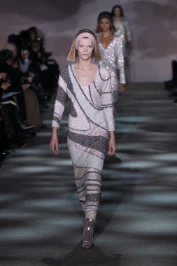 model yürür pist marc jacobs