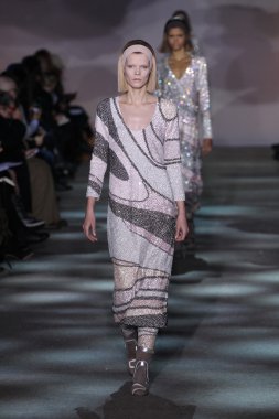 model yürür pist marc jacobs