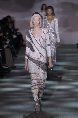 model yürür pist marc jacobs