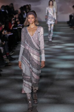 model yürür pist marc jacobs