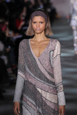 model yürür pist marc jacobs