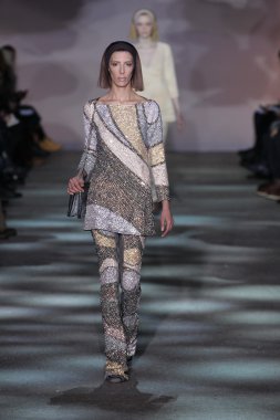 model yürür pist marc jacobs