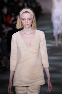model yürür pist marc jacobs