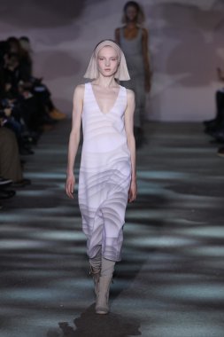 model yürür pist marc jacobs