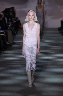 model yürür pist marc jacobs